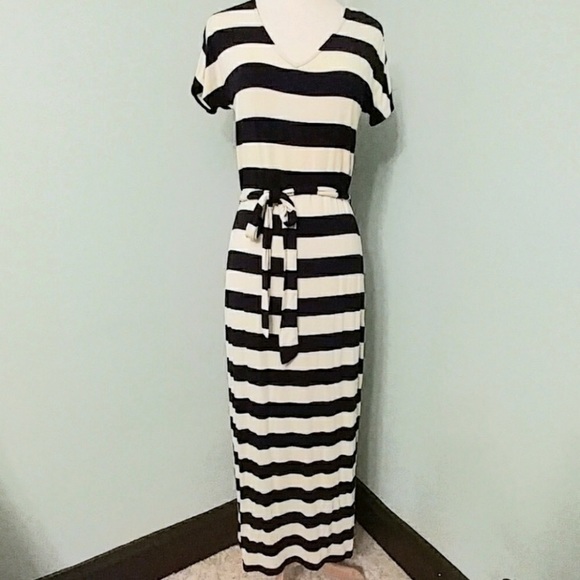Banana Republic Dresses & Skirts - Banana Republic maxi dress